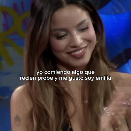 Emilia Mernes: Momentos de Comida y Diversión