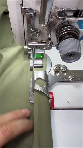 Sewing machine seam guide or hemmer foot #sewingmachine #sewing #sewapasystem #sewinghacks #shorts