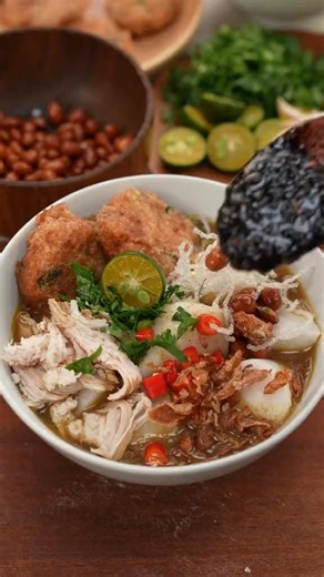 6.9K views · 40 reactions | Soto Ayam Ini resipi yang dah include sup, begedil, nasi impit, suhun goreng, kacang, sambal  | Resepi Kampung | Facebook