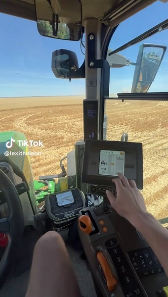 Farming with John Deere: Chaser Bin Innovations in Australia