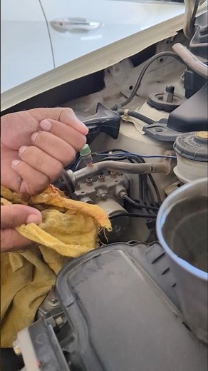 How to clean the car engine at home#shorts#carengine