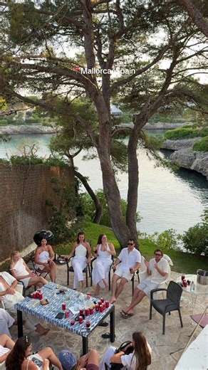 if you need an Airbnb for 10 people in Mallorca, you NEED to book this place 😍 Santanyi Villa in Mallorca 🇪🇸