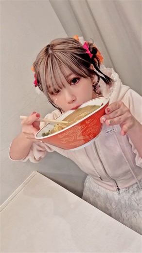 Machico on Instagram: "C 12/27@ 京 Premium Live 2025 DAY1⛩️ Machico納め、歌い納めありがとうございました♩+。 衣装ヘアメの写真や動画あげたいところですが 取り急ぎ、出番前に天下一品を食べているまちこで しばしお待ちください🍜🍥 (※うますぎて時折睨みきかせてきます。) #Machico #京プレ #天下一品 #もぐもぐ"