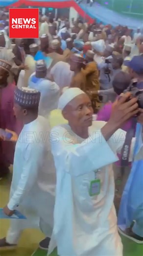 The All Progressives Congress stakeholders meeting in Gombe ended tensely after Borno, Yobe and Gombe governors endorsed both Tinubu and Shettima for 2027. However, tensions have grown as APC’s Mustapha Salihu and Abdullahi Umar Ganduje named President Tinubu the sole candidate, leaving out Vice President Shettima and raising concerns over regional balance. Watch: 👇🏾 | News Central TV