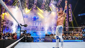 [PHOTO] 38-year-old WWE Superstar shares heartfelt moment with Edge in the ring after dark match post-SmackDown