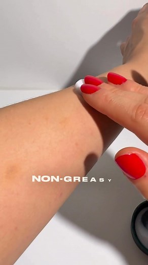 Our Almond Milk Body Yogurt keeps your skin nourished from AM to PM (and beyond). Made with organic CFT Almond Milk, this nature-inspired treat absorbs like a dream without the greasiness to give you 48 hours of hydration. 💛 Perfect for dry, sensitive skin 💛 Smells wonderfully creamy 💛 Made with ingredients of natural origin 💛 Certified by The Vegan Society Shop via: https://bit.ly/FB_FEST24, or call on 91-7042004412​ for same-day home delivery. Download the App Now: https://bodyshop.page.li