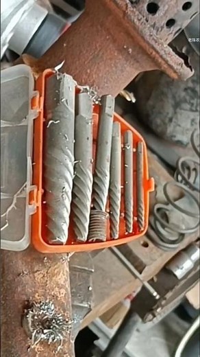 Screw Extractor and Left Hand Drill Bits Set for Removing Broken Tight Screws Bolts Studs #shorts