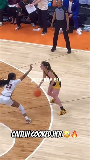 “Caitlin Clark COOKED Her So Bad the Crowd LOST IT 😳🔥”