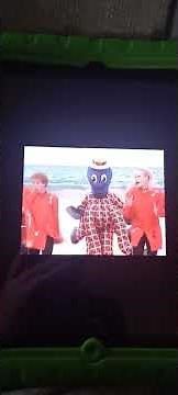 the wiggles dancing in the sand from wiggle Bay (2002)
