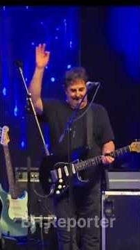 Ovako je Halid Bešlić ponosno predstavljao svoj bend čiji su članovi iz Kraljeve Sutjeske i Kaknja