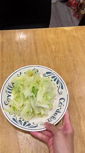 143K views · 1.6K reactions | Chỉ cần một bát canh dưa bò này thôi là Toe sẽ ăn được 2 bát cơm =))) Bữa cơm mùa đông siêu thơm và ngon đây ạ. Mời các bác iuuuu #Toenaugi | TOE NẤU GÌ ĐÓ | Facebook