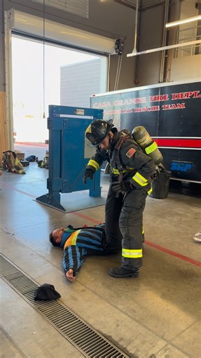 Priority Fire Training on Instagram: "Using an SCBA strap to hold underneath a victim’s legs is a great way to reduce fatigue to both the bicep and the grip strength. It can be used in both a standing or tripod position and helps to keep the victim close to the rescuer and in full control while keeping the victim’s airway as low as possible for removal. While this is not the only way to dirty drag a victim it is a quick solution for removal that reduces firefighter fatigue and improves speed and