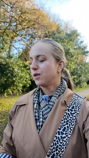 I wasn’t always confident on camera. 10 years ago I was filming in my cold garage studio. Shaky hands. Hit record and immediately wanted to hide. Fast forward - I’ve shot hundreds of coaches, athletes, brands. Been on both sides of the lens for 25 years. Here’s what I learned: Camera confidence isn’t something you magically have. It’s something you BUILD. Just like weights training: You need reps, You need progressive overload, You need to show up even when it feels awkward What actually changed