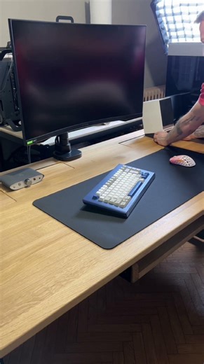 Love the hidden power plugs and cable management tray ❤️@ErgoHide standing desk setting up