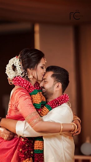 Right Click Photography Thanjavur on Instagram: "Capturing love just the way it feels 💍✨ Every smile, every glance, every candid moment — beautifully framed to tell your engagement story. At Right Click Photography, we focus on elegant poses, natural emotions, and timeless frames that you’ll cherish forever. Planning your engagement shoot in Thanjavur? Let’s create memories that feel real, romantic, and uniquely you. 📸💖 📞 9095940308 📍 Madhakottai Rd, Natarajan Nagar, Annai Sathya Nagar, Tha