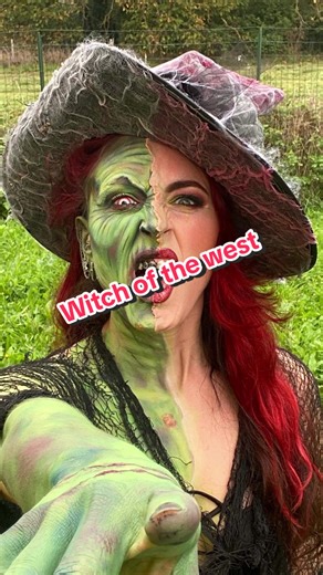 La méchante sorcière de l’ouest @Mehron Makeup @Make-Up Atelier Paris @sisilapaillette @Fusion Body Art @KryolanOfficial @actionfrance #wicked #witch #halloweenmakeup #halloweenmakeuplook #witchmakeup