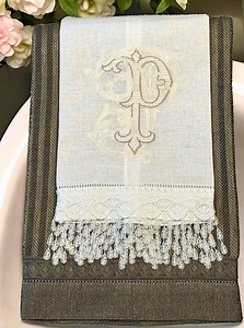 Embroidered Monogram Towel Personalized Fingertip Towel Serviettes De Toilette Brodée Personnalisées Monogramme - Etsy