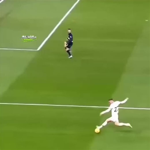 The Art of defending ☠️#footballskills #football #footballtiktok | football skills
