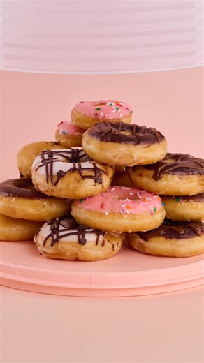 44K views · 208 reactions | Keep your bakery fresh & fabulous on-the-go with our Round Cake Taker! ✨ No spills, just thrills. Elevate your cake game today!. Elegant design, unbeatable convenience. Get ready to elevate your dessert game! #Tupperware #CakeTake #ElevateYourCakeGame"  #BakeLikeRoyalty #TupperwareTreats ️ Contact your independent rep or visit tupperware.com or tupperware.ca | Tupperware U.S. & Canada | Facebook