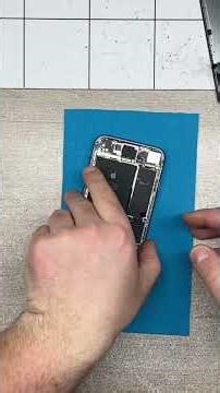 Le rétroéclairage de son iPhone 8 ne fonctionne plus, je lui remplace l’écran 📱😷 #repair