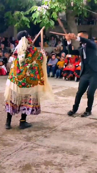 See hitting with a stick in an Iranian nomadic wedding ceremony #iraniannomadiclifestyle #nomad #nomadlife #nomadiclife #reelsvideo | Nomadic Lifestyle | Facebook