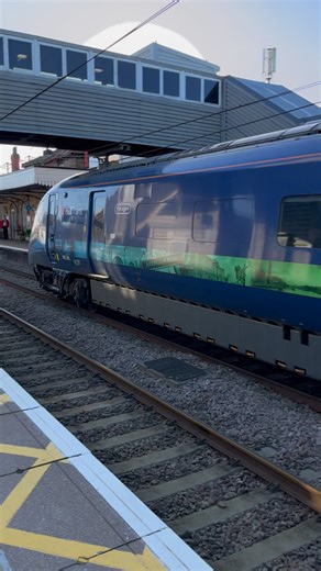 Class 802 ‘802303’ ‘Paragon’ Hitachi Hull Trains Passing Newark Northgate #railway #train #shorts