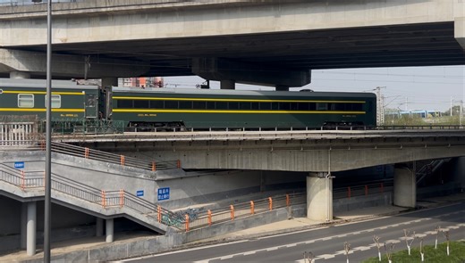 检测：SS7E 0110（兰局兰段）牵引Z507 乌鲁木齐——成都西，列尾挂成局轨道检查车WX25T 999342