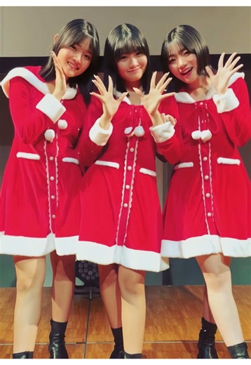 ※ 最 後 ま で ご 覧 く だ さ い 🙇🏻‍♀️ 💦 1 番 の 思 い 出 ＿ 第 1 問 ： 3 姉 妹 そ れ ぞ れ の 握 力 の 数 値 と 近 い 人を 探 し 出 せ ！ で 900 人 も 居 た 中 、 1 番 最 初 に 選 ば れ た 事 😭 💧‬ 緊 張 の あ ま り に 名 前 呼 ば れ た 時 は 大 泣 き し 、 弱 い 左 手 で 18.2kg を 出 し て 0.8 届 か っ た が 、 素 敵 な 企 画 に 参 加 出 来 て 嬉 し か っ た 〜 🎵 ❤️‍🔥 今 年 も ろ む ぱ や る よ ー ！ 📍 イ ベ ン ト 日 程 ・ 5/6 (水祝) 大 阪 : IMP 下 ホ ー ル ・ 5/10 (日) 名 古 屋 : 吹 上 ホ ー ル ・6/7 (日) 東 京 : 立 川 ス テ ー ジ ガ ー デ ン 🎫 チ ケ ッ ト 申 し 込 み ス ケ ジ ュ ー ル ・フ ァ ン ク ラ ブ 先 行 : 1/14 (水) ~ 1/20 (火) ・1 次 先 行 : 1/30 (金) ~ 2/8 (日) ・