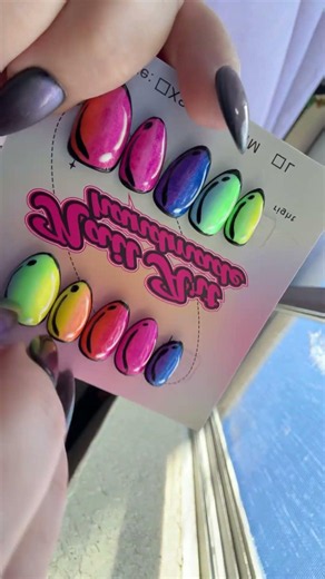 I apologize for the dog in the back it’s my neighbors dog 😭 but taps on these cute nails ASMR