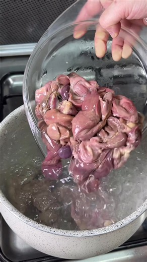 ارمي الكبد والقوانص فالماية المغلية أكلة الأفراح الشعبية مفلفلة الريحة ورا الخيااال ⁉️💯#وصفات_ويوميات_ام_ريانة #tiktok