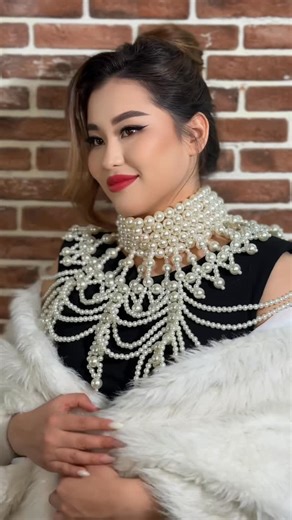 𝓓𝓪𝓶𝓲𝓻𝓪 𝓥𝓲𝔃𝓪𝔃𝓱 on Instagram: "Полный лук ✨ Образ с блогером Аружан Сегодня для блогера Аружан создали полный образ: 💄 макияж 💇‍♀️ прическа Нежный, стильный и идеально подходящий для съёмок образ ✨ Продумана каждая деталь — от макияжа до укладки 💫 Как вам результат? 😍 📩 Запись в Direct / по ссылке в профиле"