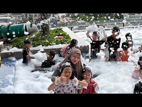 Have Fun Foam in Swimming Pool 😳🫣 #activity #swimming #swimmingpool #foam #viral #trending #hotel
