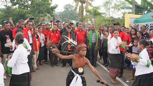 INTERVENSAUN FUNDADOR RDTL & SG FRETILIN Dr. Mari Alkatiri iha INAUGURASAUN SEDE FRETILIN MUNICIPIO BOBONARO Maliana, 6 Fevereiro 2025 🚨"Ita inaugura uma ida ne'e laos hanesan deit sede FRETILIN nian maibe fatin ida atu ita loke-an ba hotu-hotu hodi mai aprende istoria povu tomak nian, fatin ida labele taka dalan ba ema hotu hodi mai atu konhese liu katak ohin loron ita iha veteranus no ita iha patria ida ne'ebé mak komemora ona tinan-50 proklamasaun independensia. TEMPU ONA ATU BUKA HAKUAK EMA