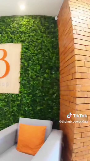 The Hub 💫es un espacio de coworking🧑‍💻, cuenta con arriendo de oficinas para tu trabajo!💼 🤩Conoce nuestras instalaciones, tenemos salas y oficinas que se adaptan a tus necesidades 👀. Recuerda que The Hub 🧡se acomoda a tu presupuesto💰 y te ofrece amplios espacios.👨‍⚖️👩‍💻 Agenda tu visita 👉🏼 📱 https://bit.ly/thehubuio #thehubquito #thehubcoworking #coworkingquito #coworkingecuador #emprendedoresquito #quito #rentaoficina #alquileroficina #capacitación #reuniones