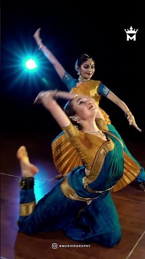 A short clip of Vahana Alarippu: Bharatanatyam Dance ‪@Indianraga‬