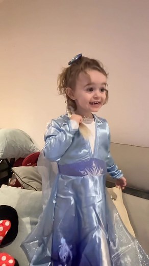 𝑪𝒉𝒓𝒊𝒔 𝑱𝒐𝒚𝒛 on Instagram: "Qui se souviens de cette trend avec Lily Ana? 😂😂 ——————————————————————— 𝑌𝑜𝑢𝑡𝑢𝑏𝑒: 𝐹𝑎𝑚𝑖𝑙𝑦 𝑃𝑜 𝑇𝑖𝑘𝑡𝑜𝑘: 𝐶ℎ𝑟𝑖𝑠𝑗𝑜𝑦𝑧 ——————————————————————— #papa #maman #parents #parent #fille #filles #petitefille #beaute #mignonne #mignonnerie #famille #familypo #rire #humour #drole #delire #amour #fourire #rire #droles #drolesvideo #patisserie #cuisine"