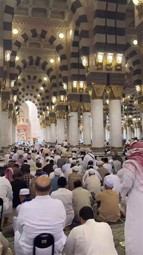 The AMAZING adhan in Masjid an Nabawi! | Hadith of the Day