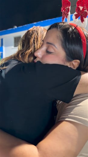 Joana Sánchez on Instagram: "Cenamos junto a los familiares de los pacientes que se encuentran hospitalizados en el Hospital Central de Maracay, gracias a nuestro Pdte. @nicolasmaduro ¡Bendiciones mi pueblo, feliz navidad! ❤️🙌🏻"