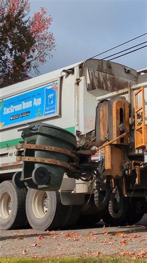 Labrie on solution series #trash #trash #garbagebin #garbagetruck #trash #emptytrash