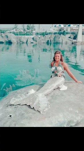 The Submarine Voyage Used to Have Mermaids!