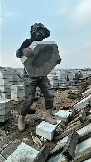 Dam construction process with concrete slabs