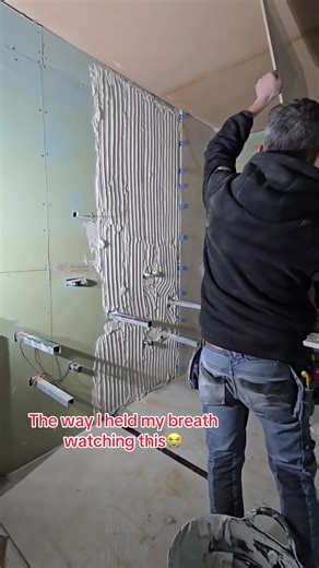 Large Tile Installation Tips for a Smooth Renovation