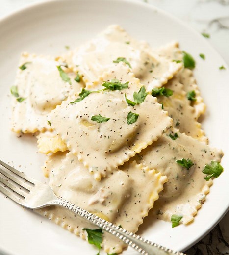 Garlic Cream Sauce for Ravioli