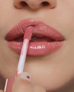 This tutorial will show you how to absolutely own a blue metallic makeup look. You're welcome beauty lovers! 😘 | Outfit Anatomy