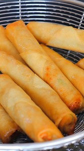 Filipino Fried Crispy Spring Rolls Recipe (Lumpia) #porklumpia #PorkLumpiangShanghai #lumpia #springrolls #filipinofood Written Recipe: https://cicili.tv/filipino-spring-rolls-lumpia/ Serves: 40 Prep time: 1 hour and 40 minutes Cook time: 25 minutes For the sweet chili dipping sauce: 1 cup water 3 tablespoons rice vinegar 3 tablespoons ketchup 3 tablespoons sugar 1 tablespoon sambal oelek 3 cloves garlic, minced 1 tablespoon cornstarch 3 tablespoons water For the Lumpia: 1 1/2 pounds ground pork
