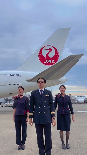 とても真剣に踊ってます💃 #jal #japanairlines #CA #pilot#パイロット#HND