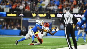 Tee Higgins' one-handed catch vs. Chargers defies the laws of physics | HIGHLIGHTS