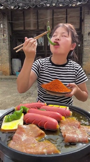 asmr people eating spicy food | people eating asmr spicy food #eating #mukbang #Shorts #yummy #food