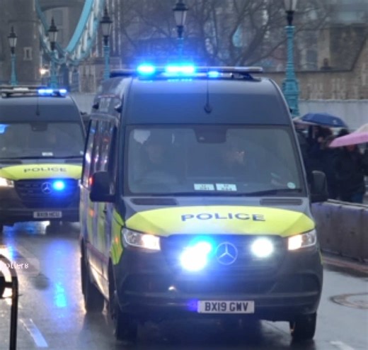 Metropolitan Police Convoy Response on Tower Bridge