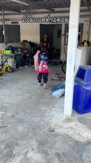 เมื่อพ่อกลับจากชายแดน ลูกสาวดีใจแค่ไหน